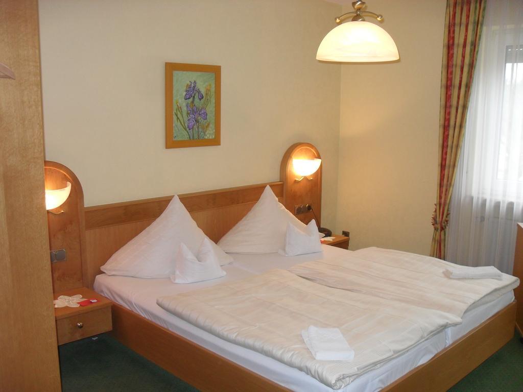 Hotel Reichsschenke Zum Ritter Gotz "Garni" Kröv エクステリア 写真