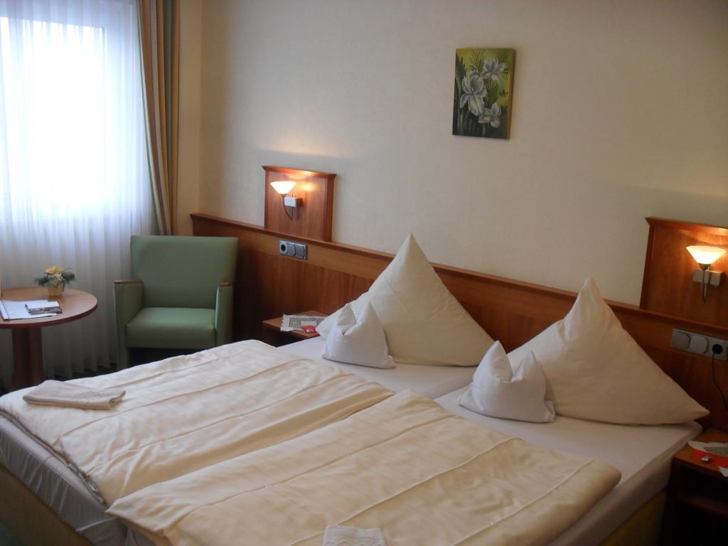 Hotel Reichsschenke Zum Ritter Gotz "Garni" Kröv 部屋 写真