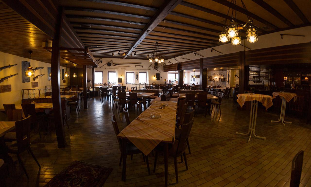Hotel Reichsschenke Zum Ritter Gotz "Garni" Kröv エクステリア 写真