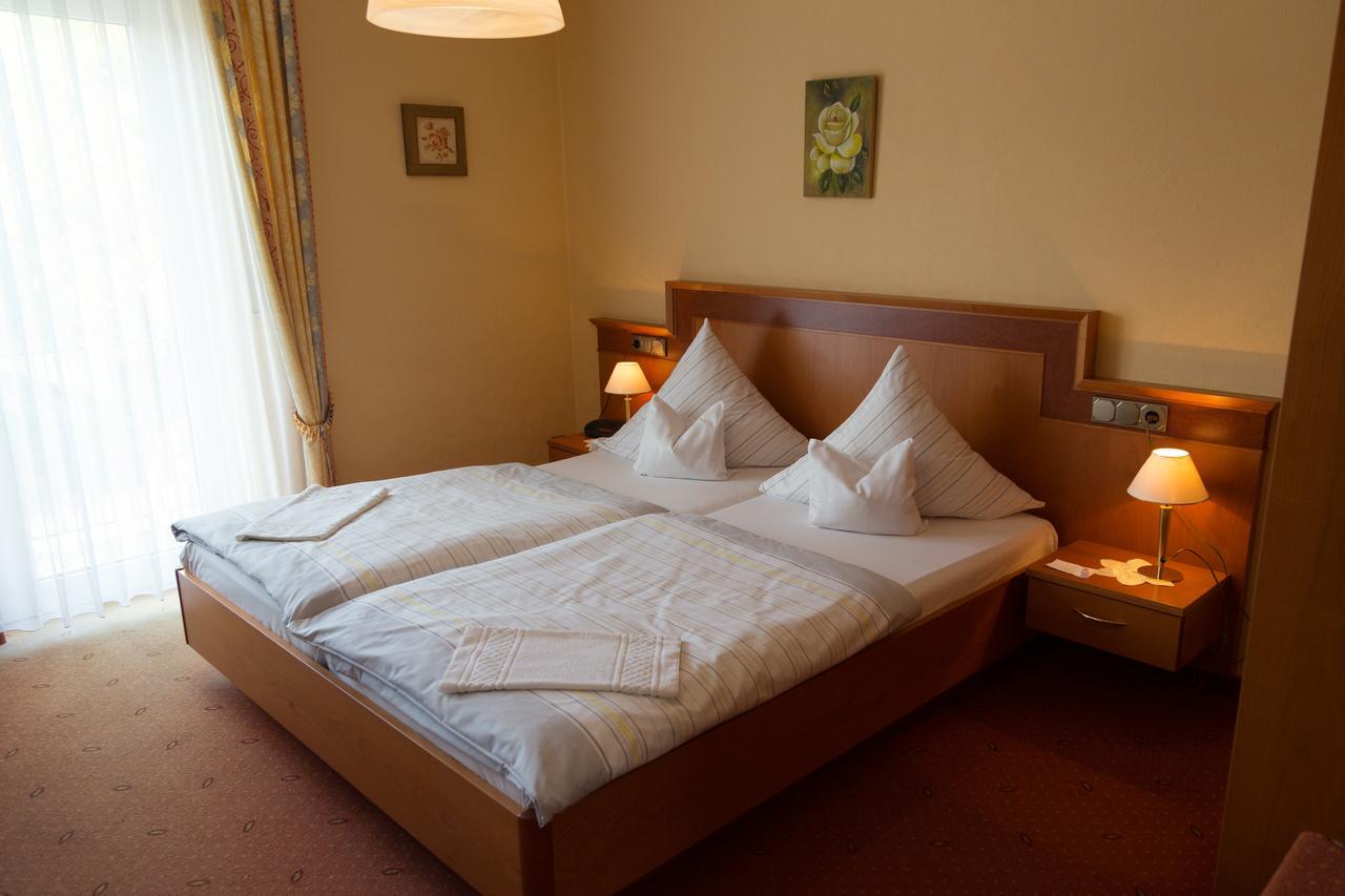 Hotel Reichsschenke Zum Ritter Gotz "Garni" Kröv エクステリア 写真