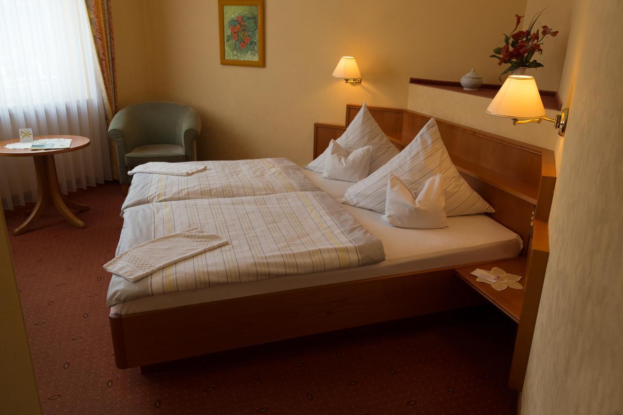 Hotel Reichsschenke Zum Ritter Gotz "Garni" Kröv エクステリア 写真